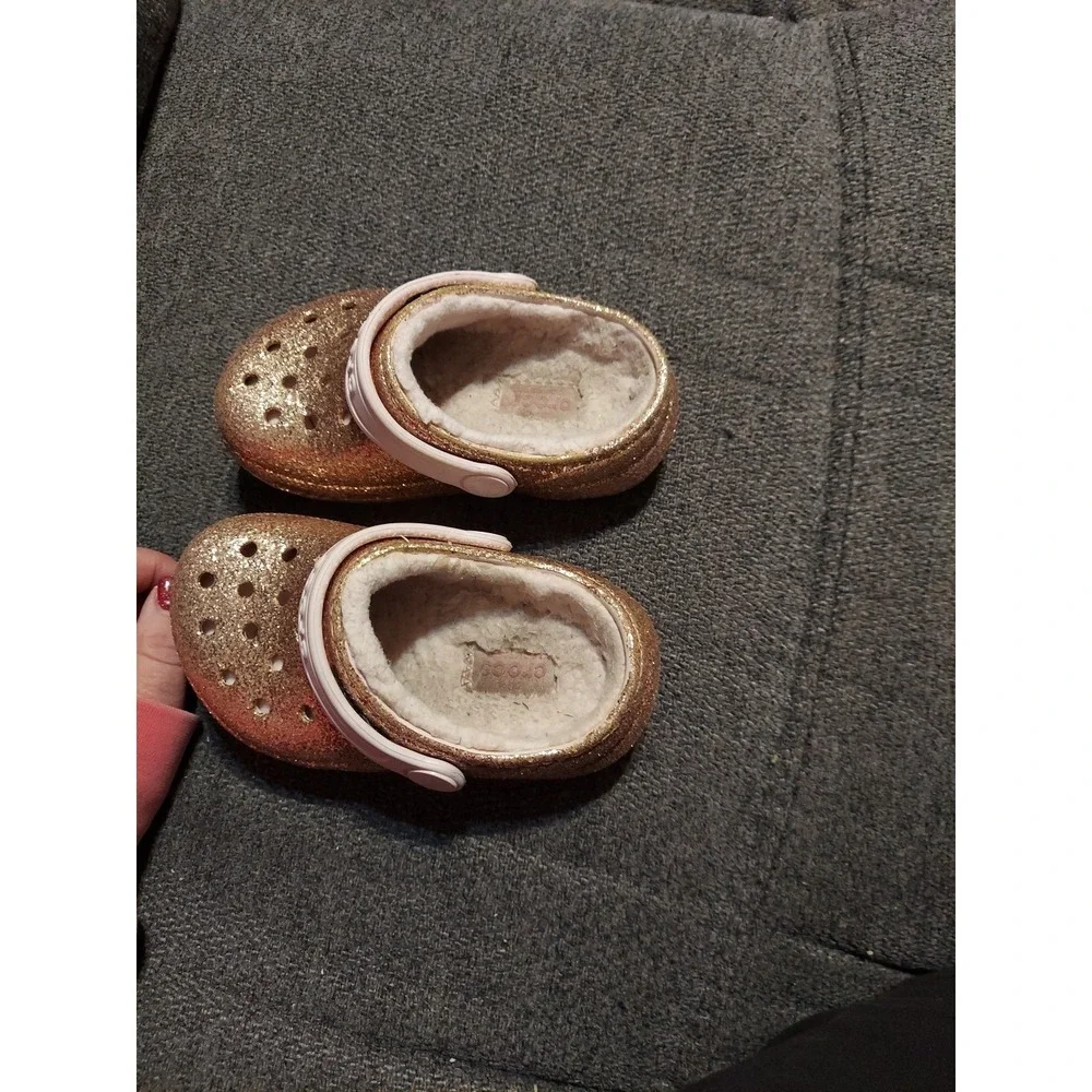 CROCS product pair